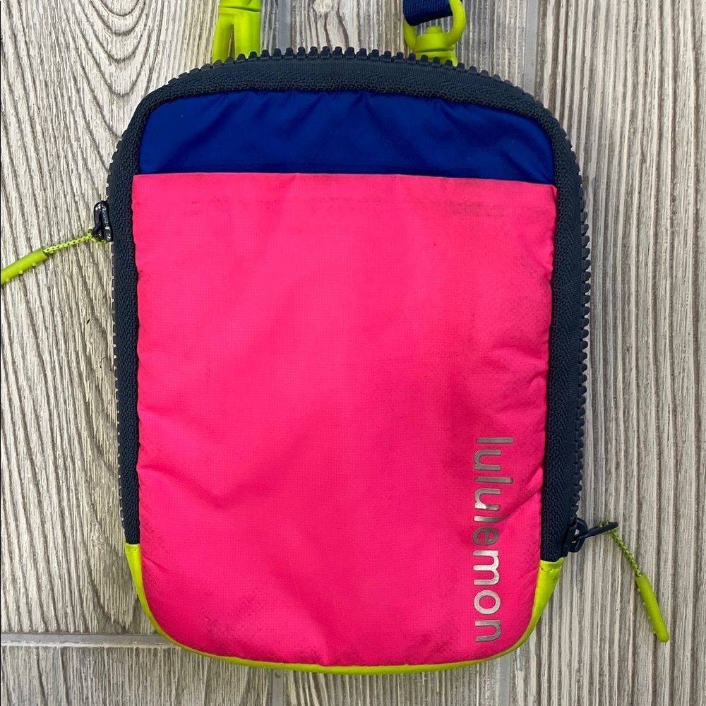 lululemon athletica Easy Access Crossbody